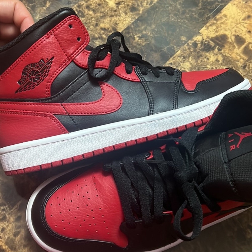 Nike Air Jordan 1 Mid Red Black White